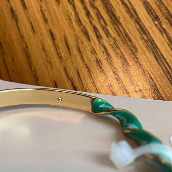 14th & Union Green Marbled Enamel Gold Tone Twist Bangle Bracelet - Picture 6 of 7